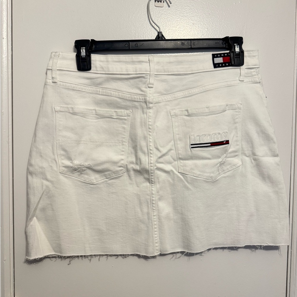 Tommy Jeans Women's White Denim Distressed Logo A-Line Skirt Size 31 - Picture 2 of 8